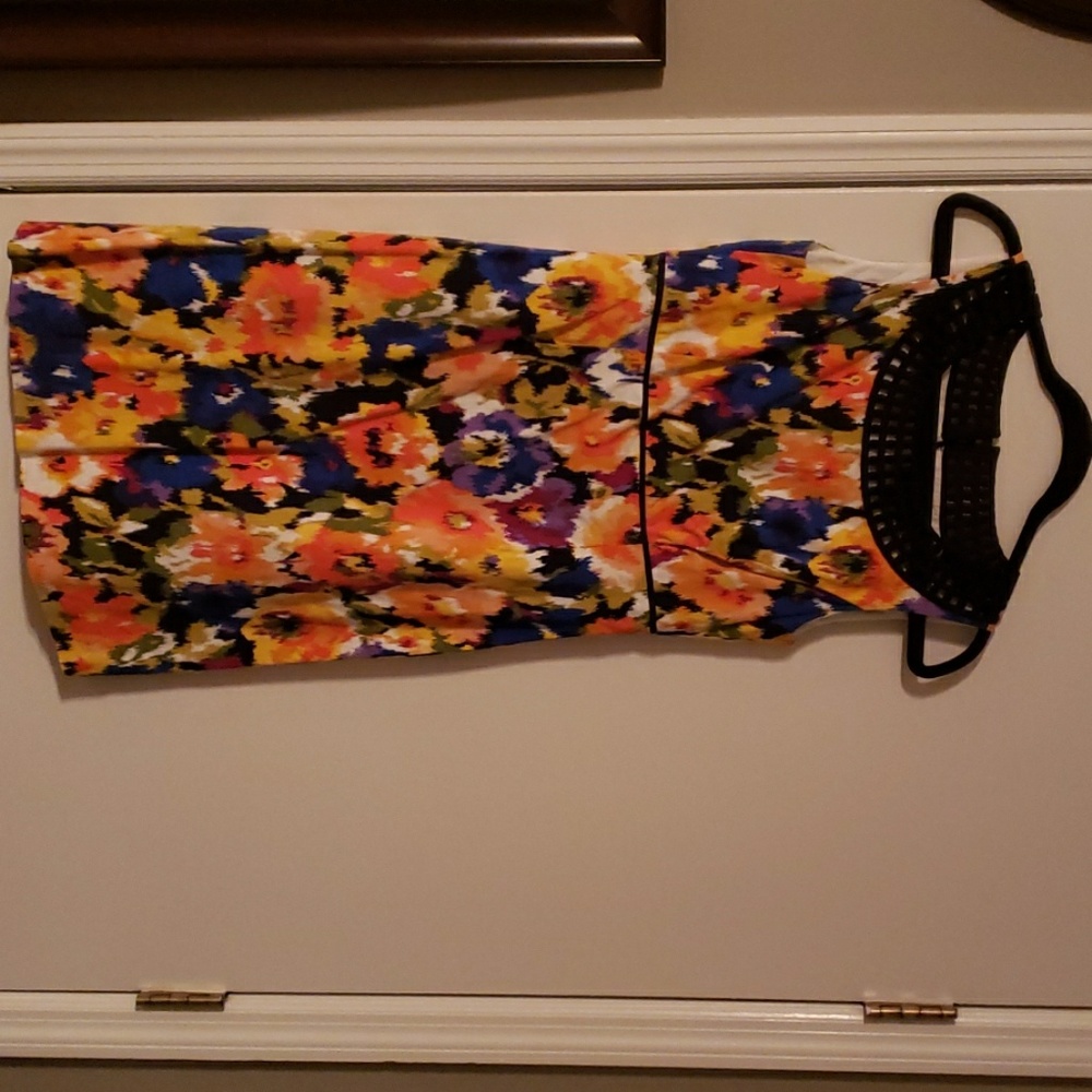 Dress - Picture 2 of 2